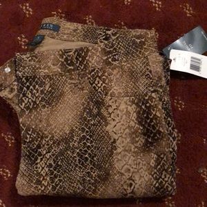 Women’s slim fitting pants